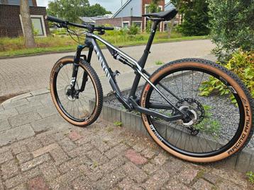 Canyon Lux cf7 maat M Sram axs. WEEKENDPRIJS 1600 EURO!!! beschikbaar voor biedingen