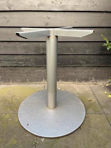 GRATIS poot / tafelpoot voor ronde tafel beschikbaar voor biedingen