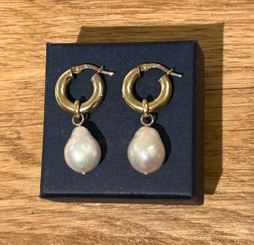 By Jacky 14k creolen geelgoud + custom zoetwaterparelhangers beschikbaar voor biedingen