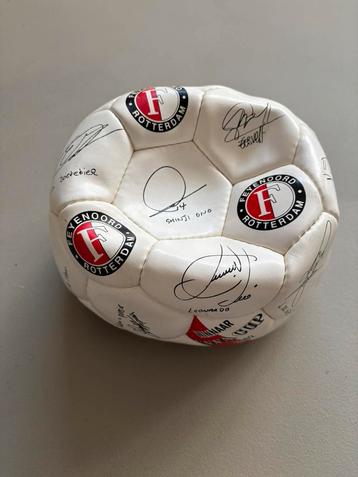 Feyenoord UEFA cup 2002 voetbal met alle handtekeningen beschikbaar voor biedingen