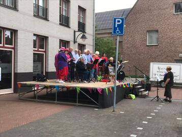 Podium 4x4  beschikbaar voor biedingen
