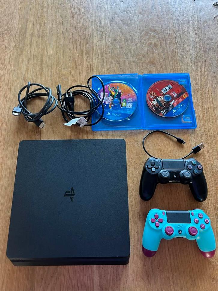 PlayStation 4 Slim 500GB + 2 Dualshock 4 Controllers, Spelcomputers en Games, Spelcomputers | Sony PlayStation 4, Gebruikt, Slim
