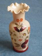 Antieke handbeschilderde opaline vaas met bloem motief, Antiek en Kunst, Ophalen of Verzenden