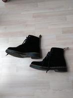 Dr. Martens damesschoenen, mt 39, zgan, materiaal suède., Kleding | Dames, Schoenen, Ophalen of Verzenden, Zo goed als nieuw, Zwart