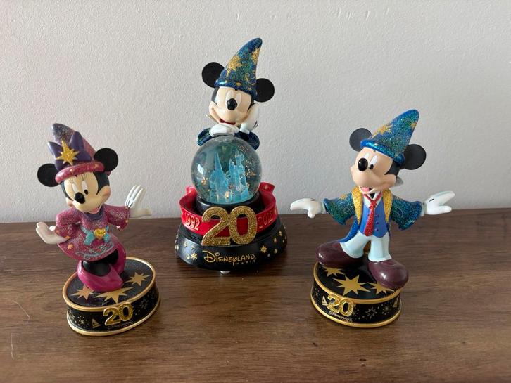 Disney parks paris mickey snowglobe en beeldjes, Verzamelen, Disney, Zo goed als nieuw, Beeldje of Figuurtje, Mickey Mouse, Ophalen of Verzenden
