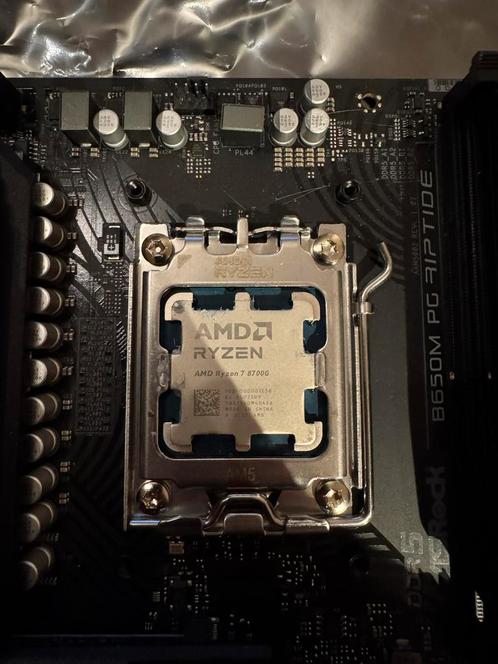 AMD Ryzen 8700G, Computers en Software, Processors, Zo goed als nieuw, 8-core, 4 Ghz of meer, Ophalen of Verzenden