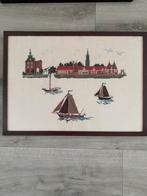 Geborduurd & ingelijst Schepen & Zuiderzeemuseum  63 x 46 cm, Hobby en Vrije tijd, Borduren en Borduurmachines, Ophalen of Verzenden