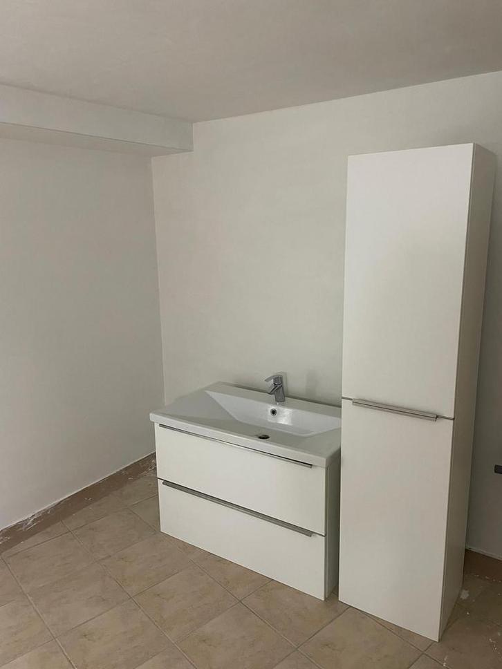 Badmeubel set: wasbak met onderkast en hoge kast, Huis en Inrichting, Badkamer | Badkamermeubels, Gebruikt, Wasbak of Wastafel