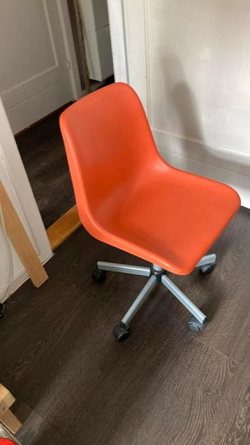 In hoogre vetstelbare bureau stoel beschikbaar voor biedingen