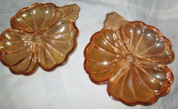 Twee schaaltjes, Marigold Carnival Glass divided leaf dishes