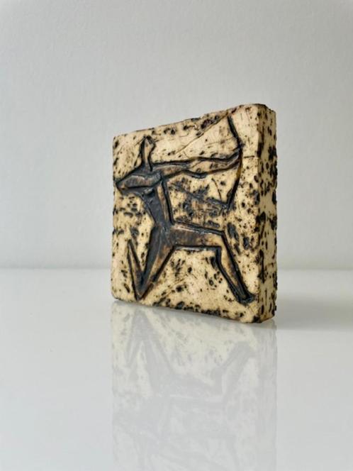 Vintage keramische tegel met primitieve boogschutter – 10x10, Antiek en Kunst, Kunst | Overige Kunst, Ophalen of Verzenden