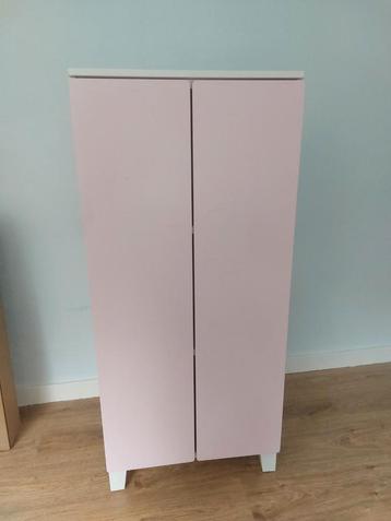Smastad kast met deuren