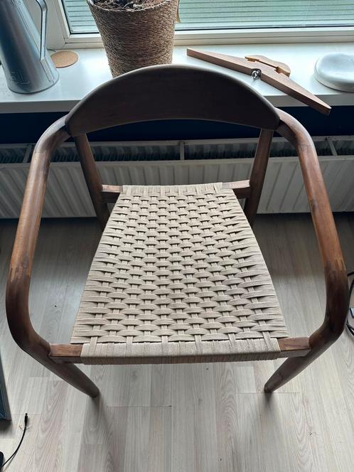 Kave home - Nina stoel – Massief acaciahout walnootafwerking, Huis en Inrichting, Stoelen, Zo goed als nieuw, Eén, Hout, Overige kleuren