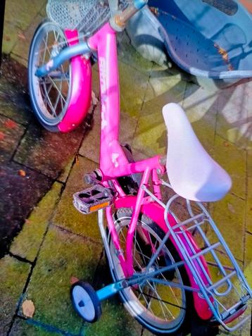 16 inch fietsje met zijwieltjes . Alleen afhalen! beschikbaar voor biedingen