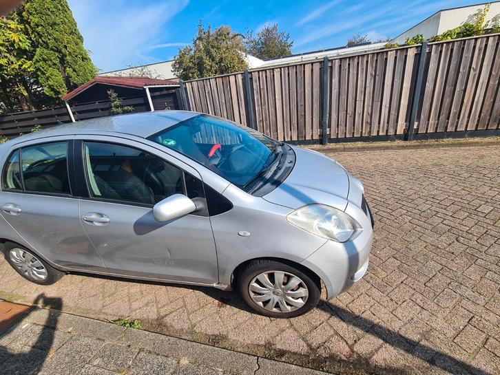 Toyota Yaris 1.3 16V Vvt-i 5DR SOL MMT 2007 Grijs, Auto's, Toyota, Particulier, Yaris, Benzine, C, Hatchback, Automaat, Origineel Nederlands
