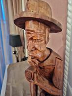 Houtenbeeld man met pijp hoed en een zeis 67cm hoog, Antiek en Kunst, Ophalen of Verzenden