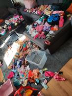 Barbie, heel veel barbies en barbiespullen, Kinderen en Baby's, Speelgoed | Poppen, Ophalen of Verzenden, Gebruikt, Barbie