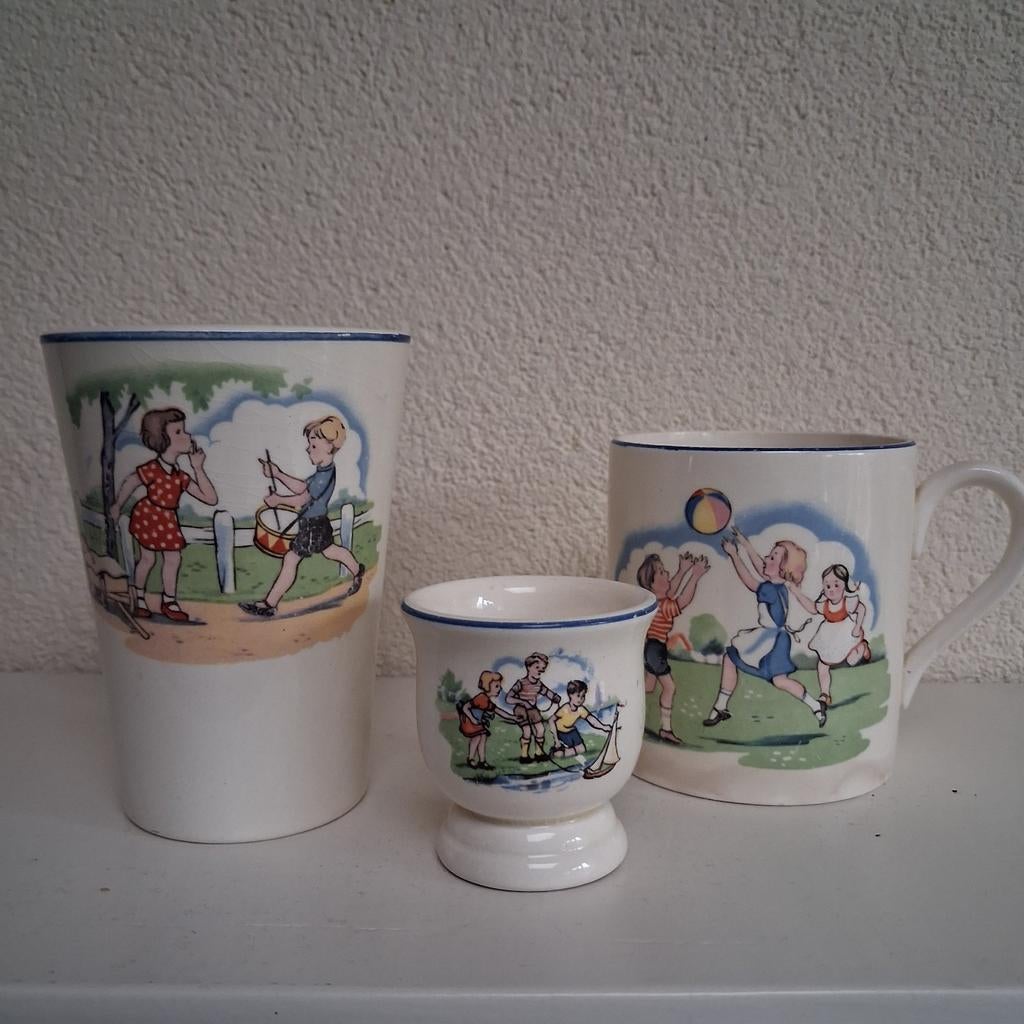 Mok, beker en eierdopje met spelende kinderen Société Cerami, Ophalen of Verzenden