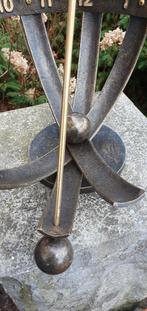ZONNEWIJZER / MODERN/MET 3 BOGEN / brons, Tuin en Terras, Huis en tuin decoratie Marie, Nieuw, Info@huisentuindecoratiemarie.nl