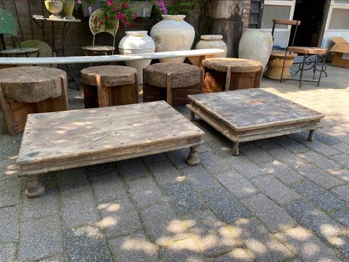 2 stoere oude Bajot tafels / salontafels uit India, Huis en Inrichting, Tafels | Salontafels, Gebruikt, Minder dan 50 cm, 50 tot 100 cm