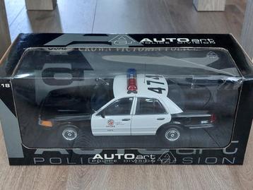 Ford Crown Victoria LAPD (2002) | Police | 1:18 | Autoart beschikbaar voor biedingen