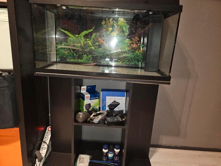 Compleet aquarium met meubel, Dieren en Toebehoren, Vissen | Aquaria en Toebehoren, Zo goed als nieuw, Leeg aquarium, Ophalen of Verzenden