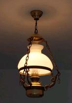 Antieke hanglamp met melkglas kap, Huis en Inrichting, Lampen | Hanglampen, Gebruikt, 50 tot 75 cm, Glas, Antiek