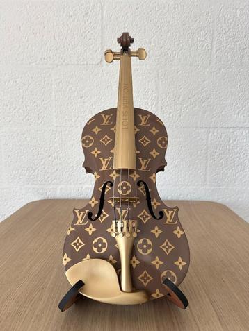 Louis Vuitton - Luxury Mocca Violin (Limited Edition) beschikbaar voor biedingen