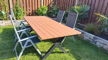Tuintafel inclusief onderhoudsset (exclusief tuinstoelen).  beschikbaar voor biedingen
