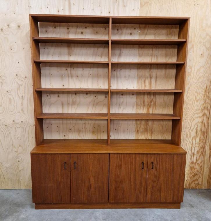 Mid century vintage boekenkast wandkast winkelkast teak kast, Antiek en Kunst, Antiek | Meubels | Kasten, Ophalen of Verzenden