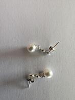 Zilveren oorbellen met parel en mooie zirkonia (Nieuw), Nieuw, Ophalen of Verzenden, Met edelsteen, Knopjes of Stekers