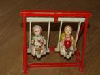 ANTIEK POPPENSCHOMMELTJE MET 2 OUDE POPJES, Ophalen of Verzenden, Gebruikt, Poppenhuis