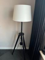 Lamp Ikea driepoot incl lampenkap, Huis en Inrichting, Lampen | Vloerlampen, Ophalen, Gebruikt, Hout, 100 tot 150 cm