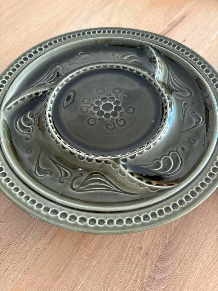 Vintage Olijfgroene Borden - Jaren '70, Huis en Inrichting, Keuken | Servies, Gebruikt, Bord(en), Overige stijlen, Keramiek, Ophalen