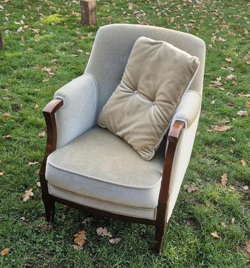 Vintage Fauteuil met Kussen beschikbaar voor biedingen