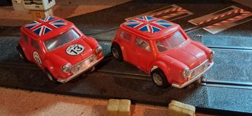 2x vintage mini cooper  slotcar 1:24 beschikbaar voor biedingen