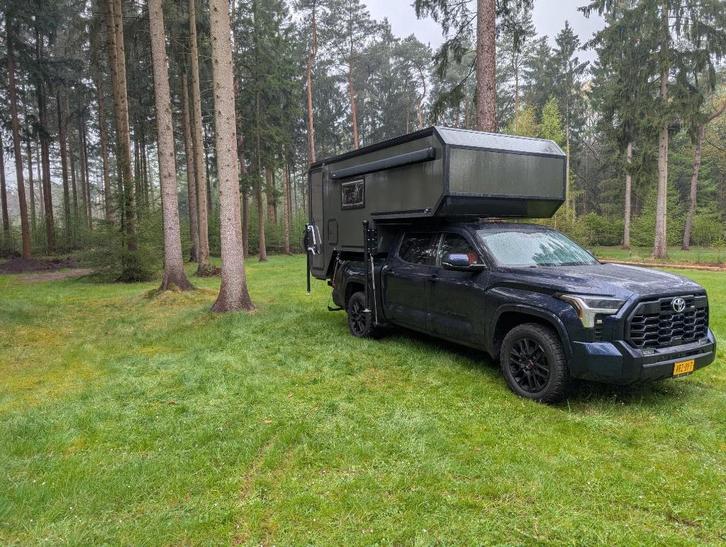 Unieke Pick-up camper met auto (Toyota Tundra), Caravans en Kamperen, Campers, Particulier, tot en met 3, Buscamper of Camperbus