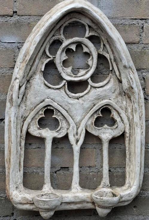Gotisch raamwerk. Gips. 37/58 cm. Ouderdoms patina.  Ca 1900, Antiek en Kunst, Curiosa en Brocante, Ophalen