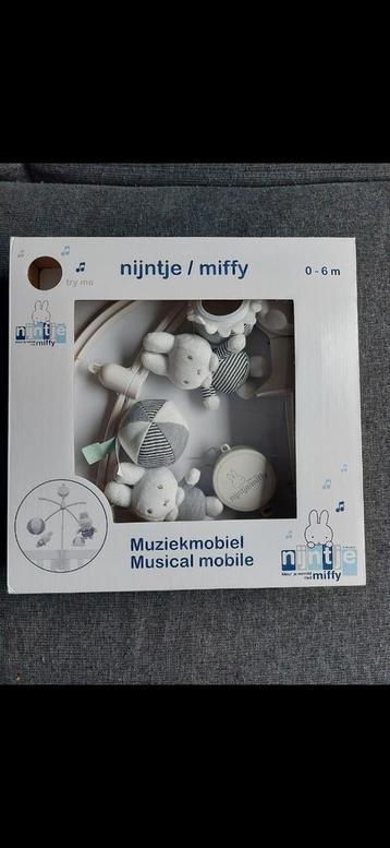 In nieuwstaat boxmobiel Nijntje grijs wit gestreept,muziek  beschikbaar voor biedingen