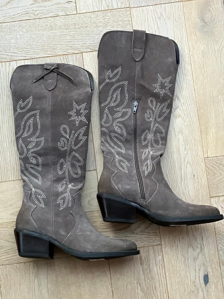 NIEUWE gave suede westernlaarzen cowboylaarzen Shoeby mt 38, Kleding | Dames, Schoenen, Hoge laarzen, Overige kleuren, Nieuw, Ophalen of Verzenden
