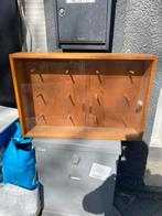 Vintage Houten Winkel Vitrinekast met Schuiframen, Ophalen of Verzenden, Gebruikt