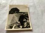 Vintage Foto Man op Motor - Jaren '60 foto 6.5 x 10 cm, 1960 tot 1980, Gebruikt, Foto, Ophalen of Verzenden