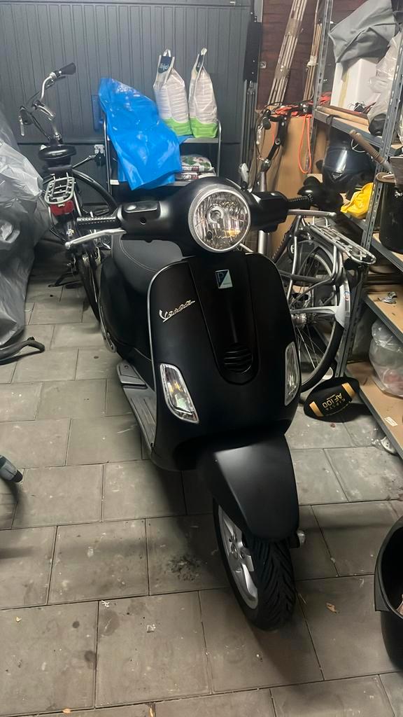 Vespa lx 70, Fietsen en Brommers, Snorfietsen en Snorscooters, Zo goed als nieuw, Vespa, Tweetakt, Ophalen