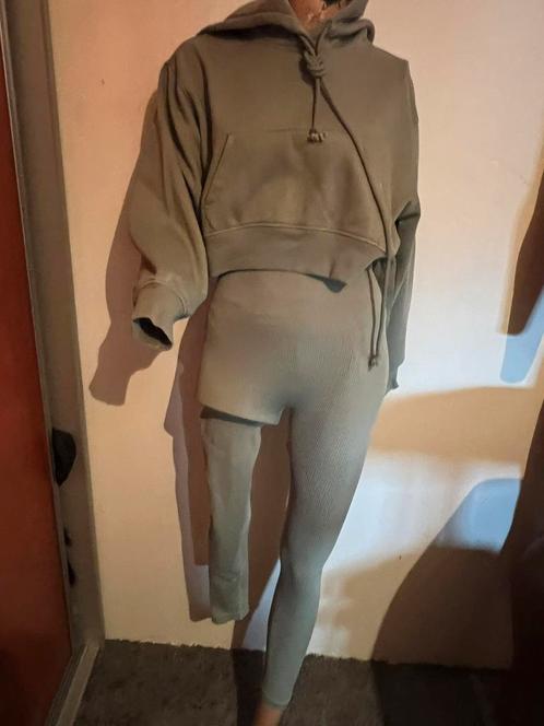 ZARA joggingpak met capuchon maat M ZGAN, Kleding | Dames, Sportkleding, Zo goed als nieuw, Overige typen, Maat 36 (S), Groen