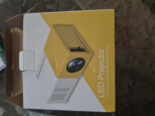 LED projector, Audio, Tv en Foto, Beamers, Zo goed als nieuw, LED, Ultra HD (4K), Ophalen of Verzenden