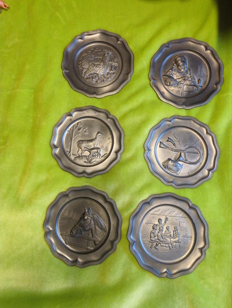 6 tinnen bordjes met merk, Antiek en Kunst, Ophalen