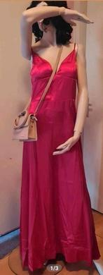 Rode glanzende jurk met blote rug 2XL. Nieuw, Nieuw, Ophalen of Verzenden, Galajurk, Maat 46/48 (XL) of groter