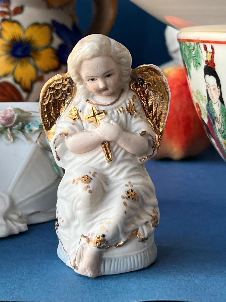 Antiek klein biscuit porseleinen engeltje, Ophalen of Verzenden