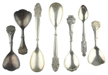 Diverse lepeltjes van de AVRO omroepsvereniging, 1932-1937 beschikbaar voor biedingen