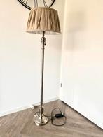 Rivièra Maison Vloerlamp Zilver/Beige, Huis en Inrichting, Lampen | Vloerlampen, Ophalen, Zo goed als nieuw, Metaal, 150 tot 200 cm